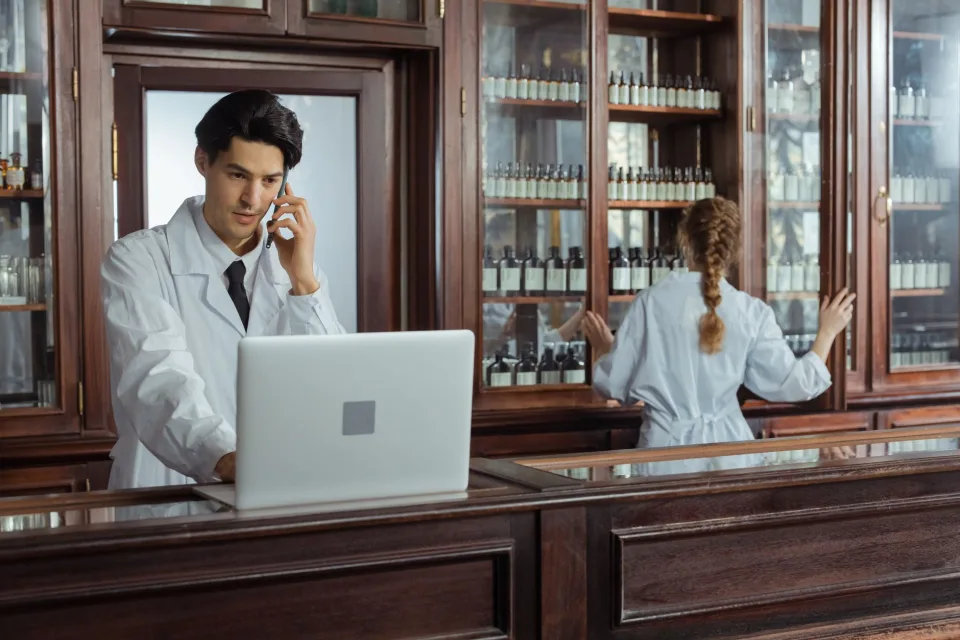 Dược sĩ tại nhà thuốc